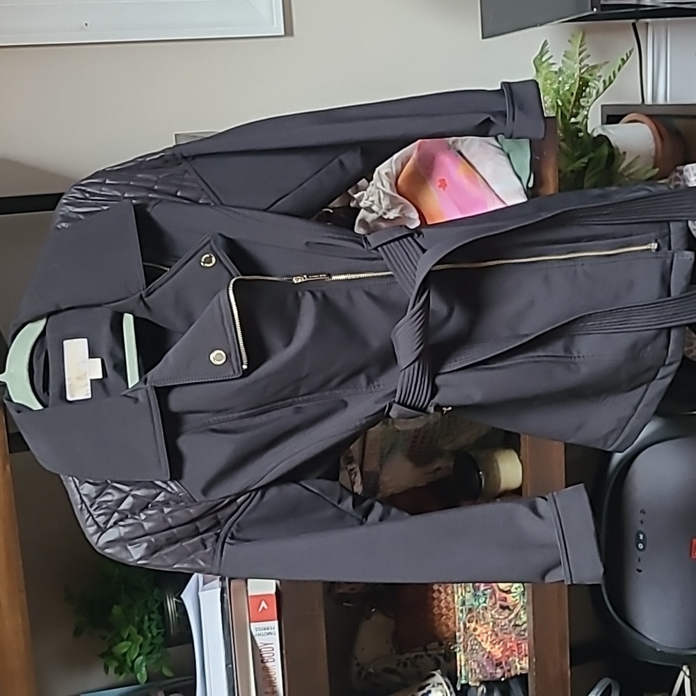 Black rain coat medium, worn a few times,